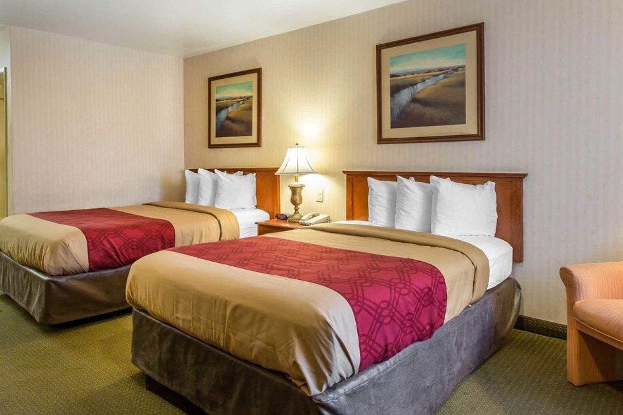 Econo Lodge Inn & Suites Riverside - Corona מראה חיצוני תמונה