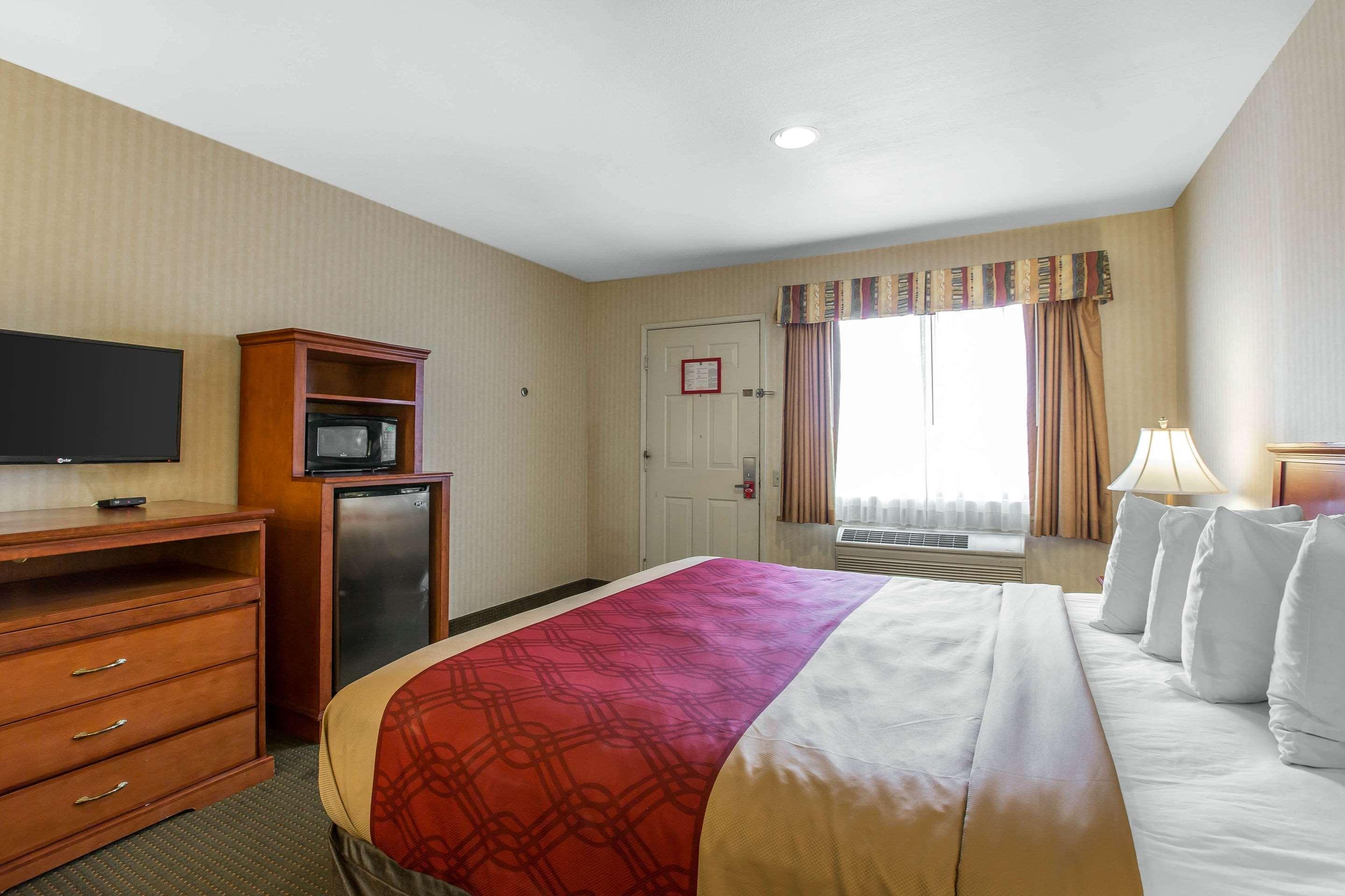Econo Lodge Inn & Suites Riverside - Corona מראה חיצוני תמונה