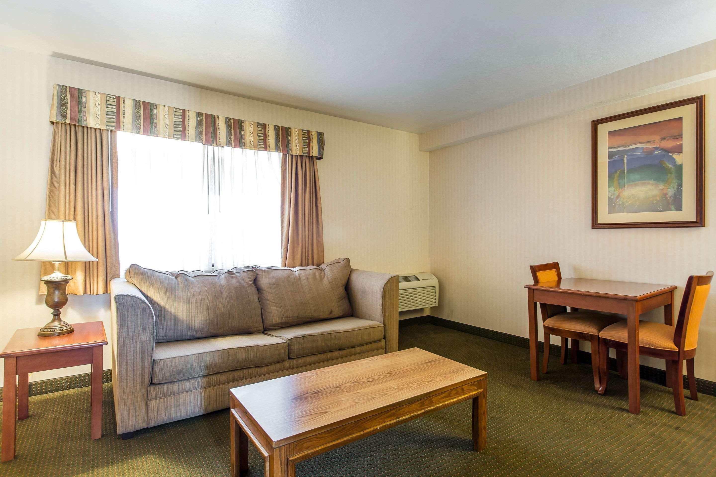 Econo Lodge Inn & Suites Riverside - Corona מראה חיצוני תמונה
