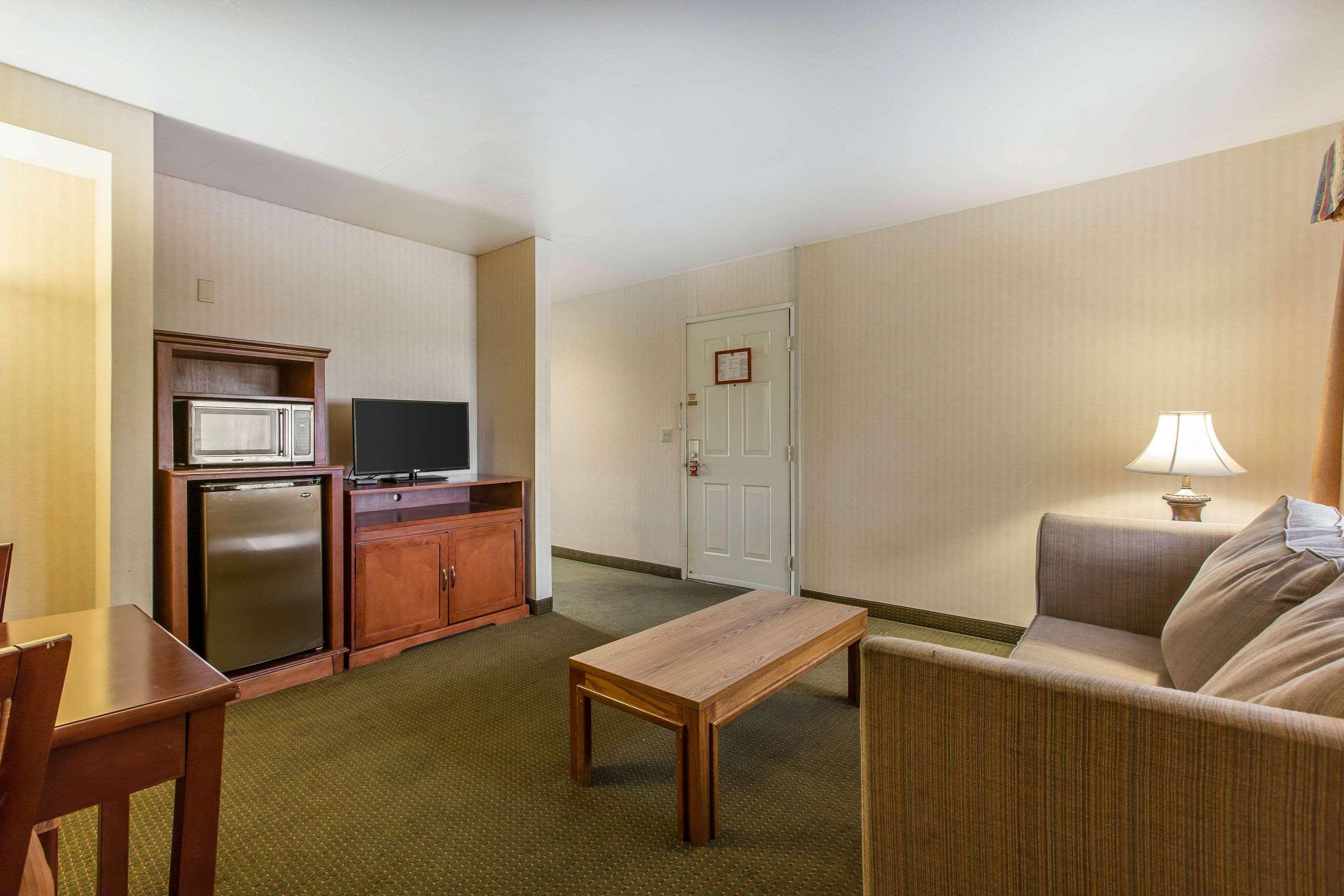 Econo Lodge Inn & Suites Riverside - Corona מראה חיצוני תמונה