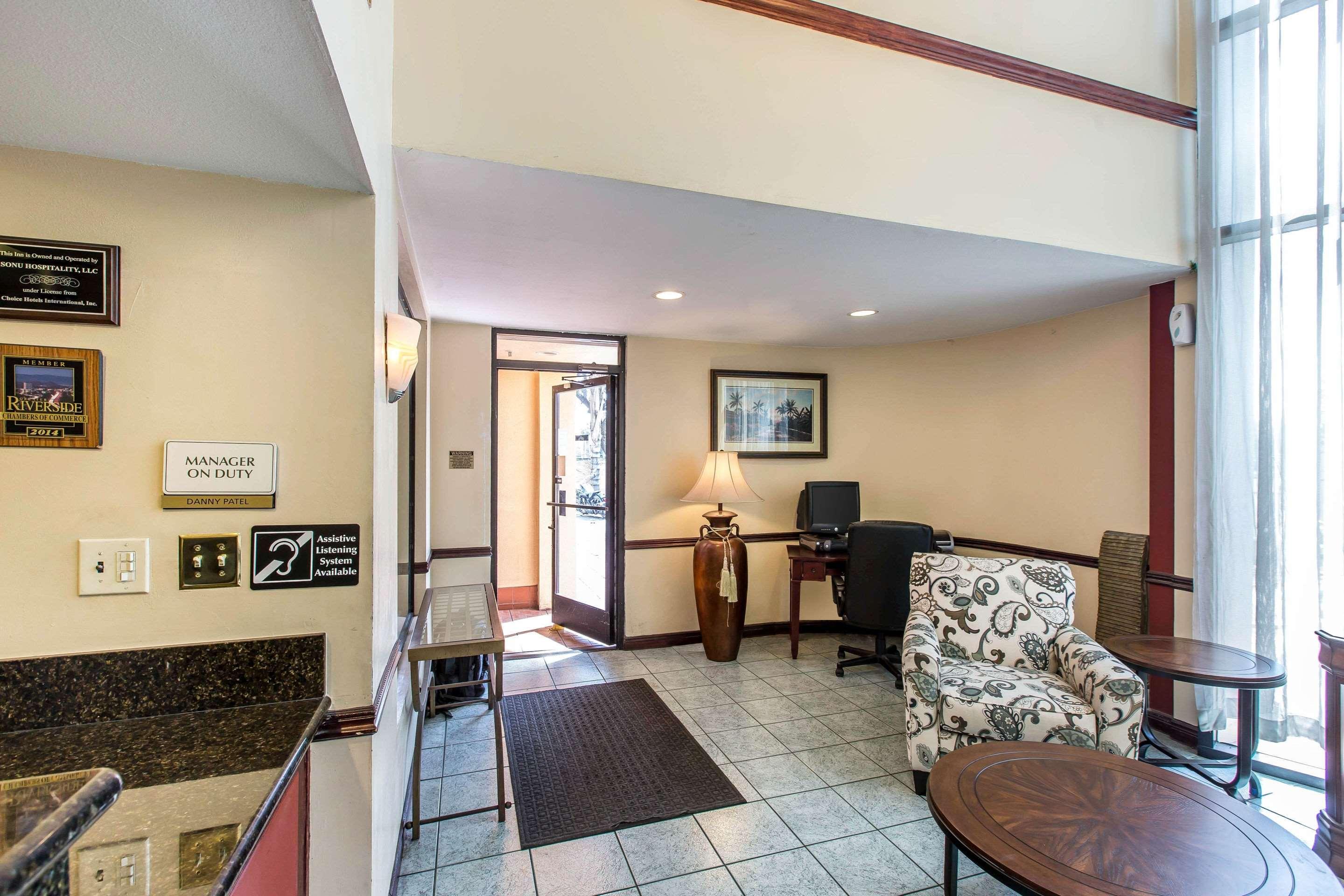 Econo Lodge Inn & Suites Riverside - Corona מראה חיצוני תמונה