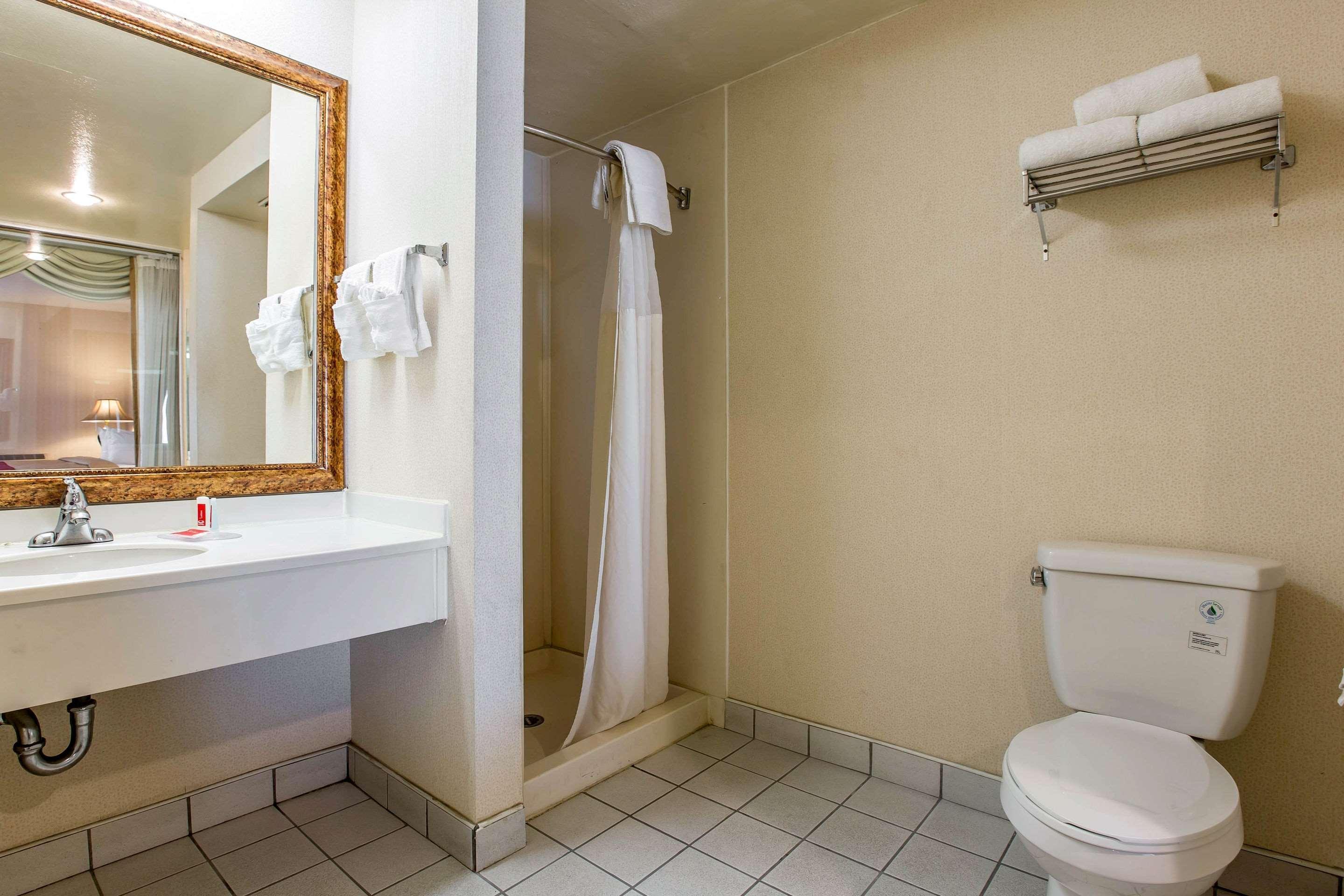 Econo Lodge Inn & Suites Riverside - Corona מראה חיצוני תמונה