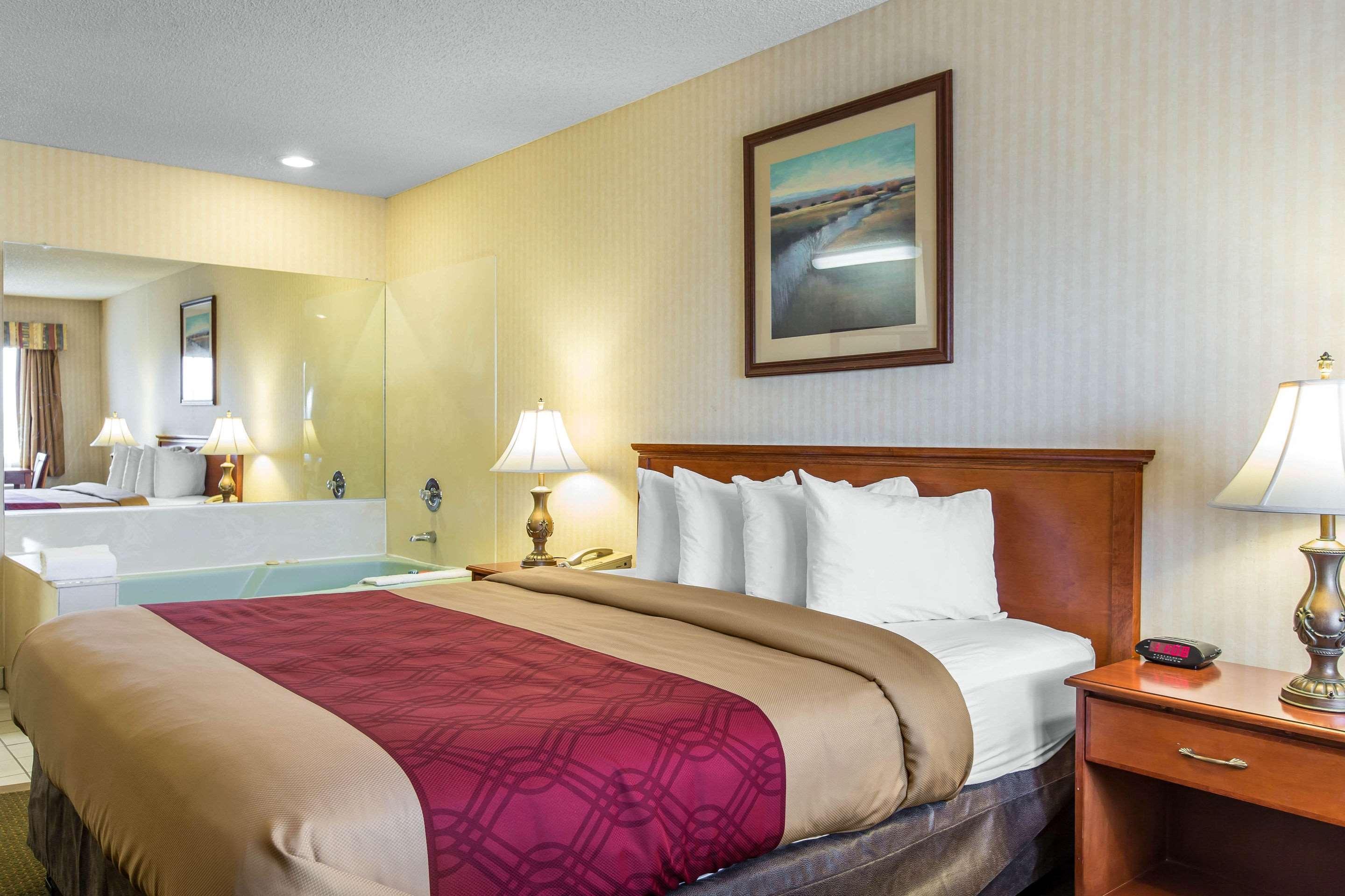 Econo Lodge Inn & Suites Riverside - Corona מראה חיצוני תמונה