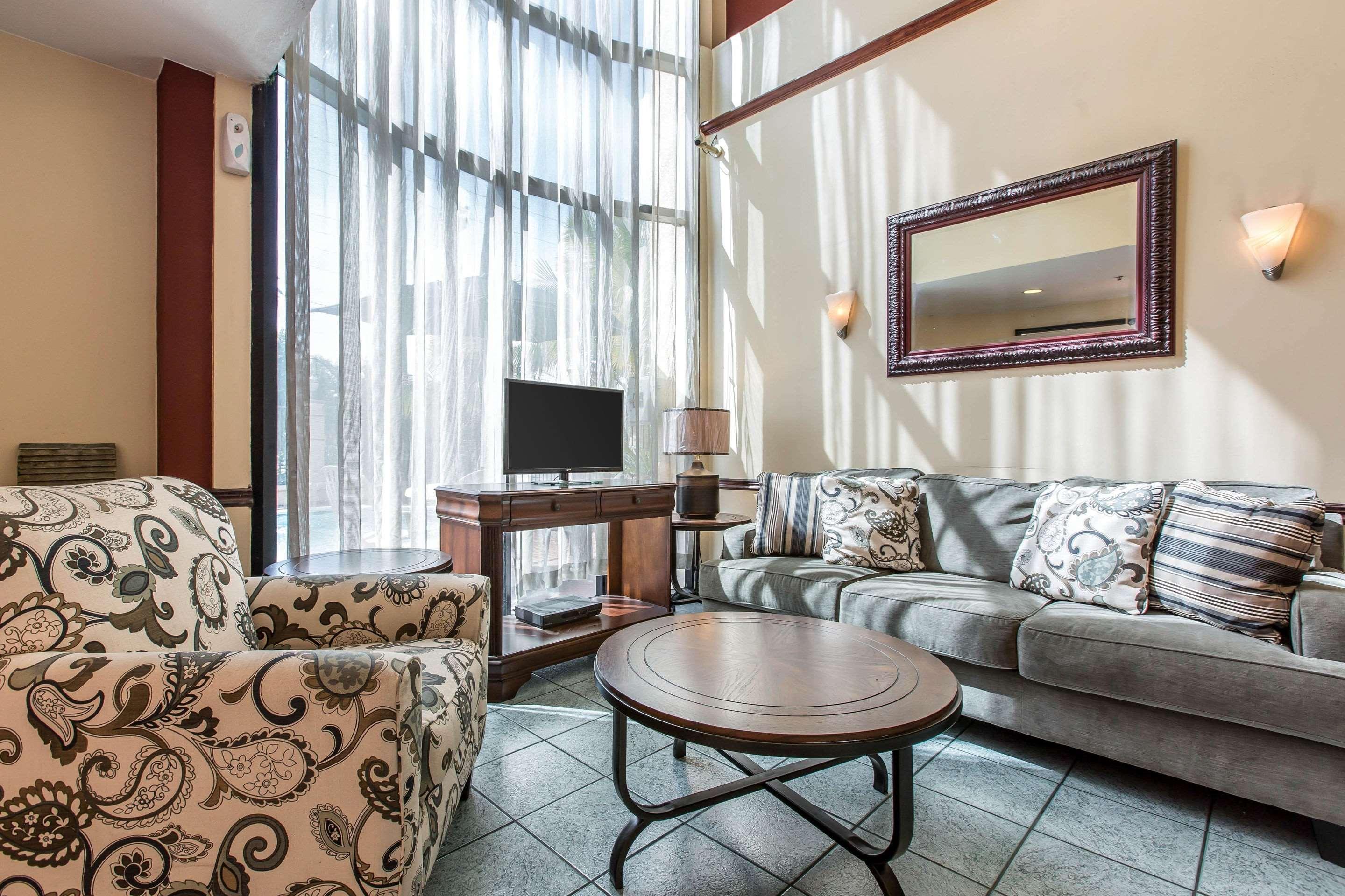 Econo Lodge Inn & Suites Riverside - Corona מראה חיצוני תמונה