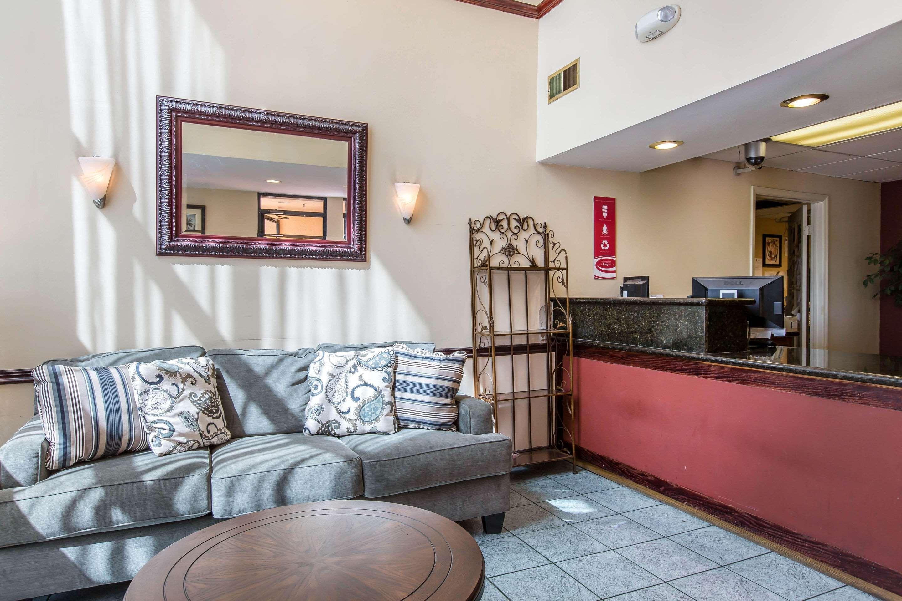 Econo Lodge Inn & Suites Riverside - Corona מראה חיצוני תמונה