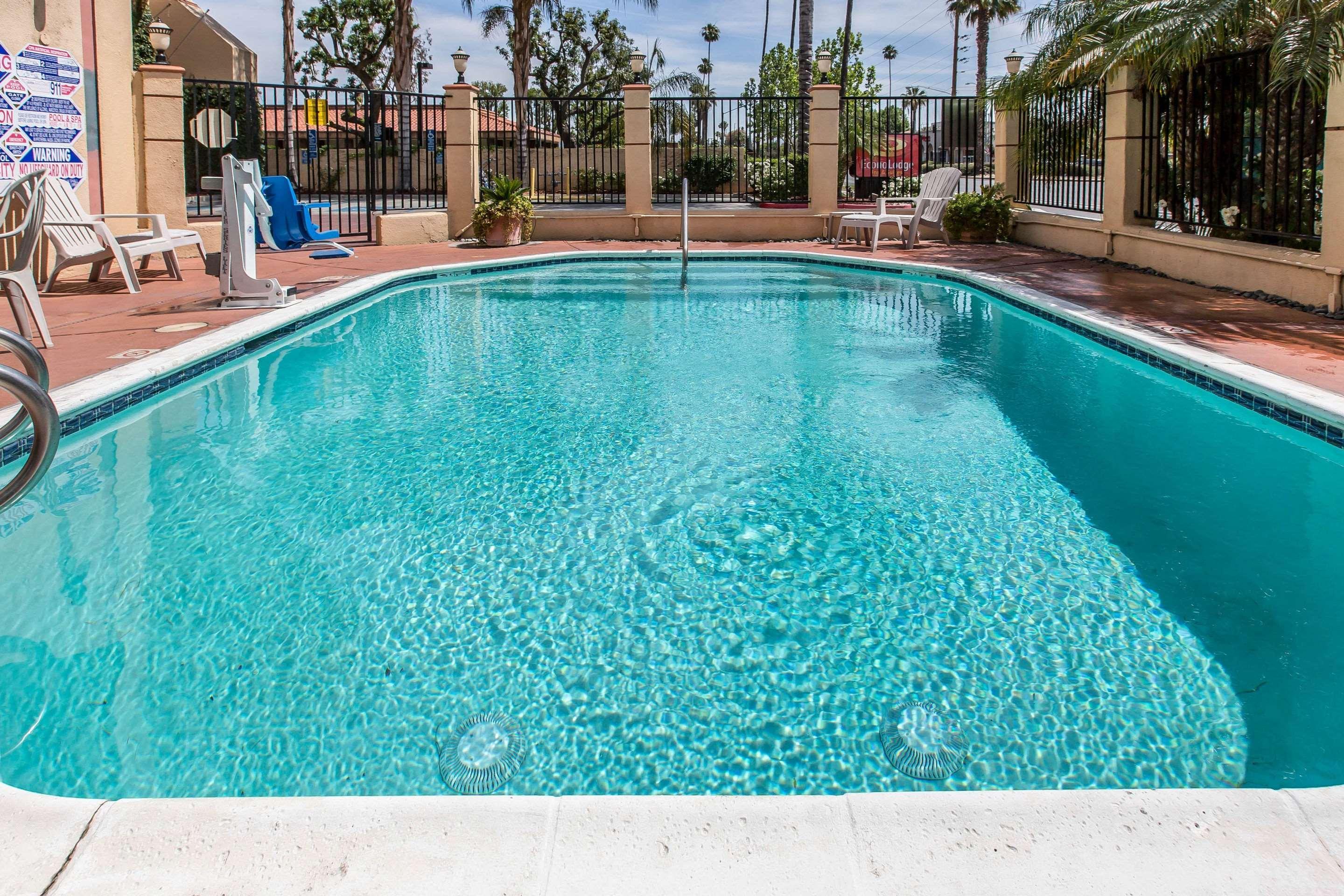Econo Lodge Inn & Suites Riverside - Corona מראה חיצוני תמונה