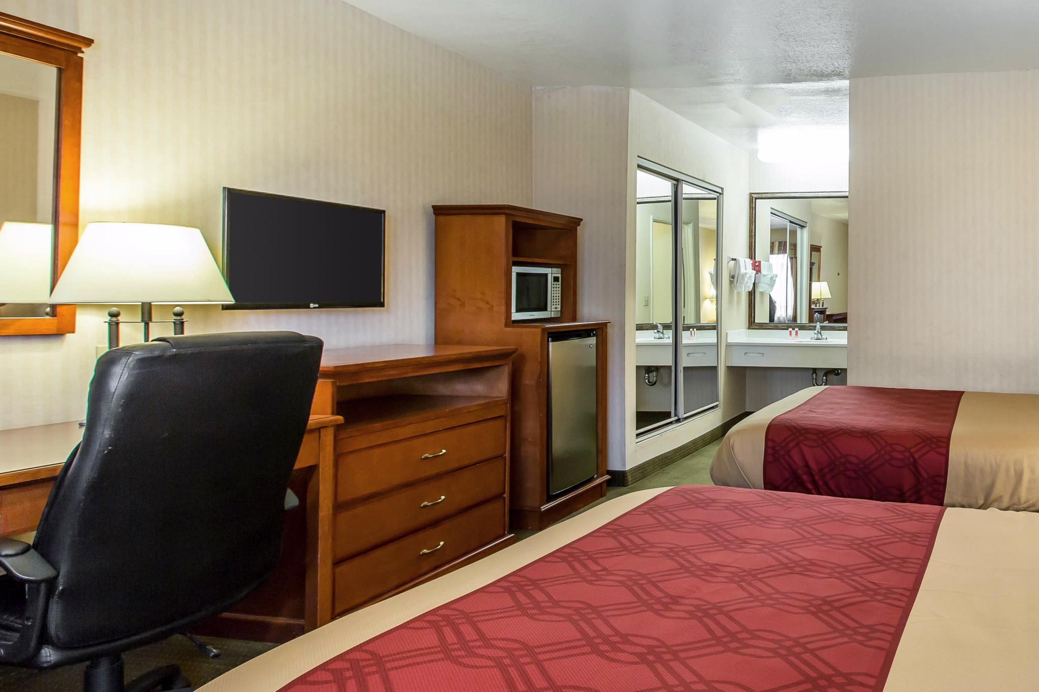 Econo Lodge Inn & Suites Riverside - Corona מראה חיצוני תמונה