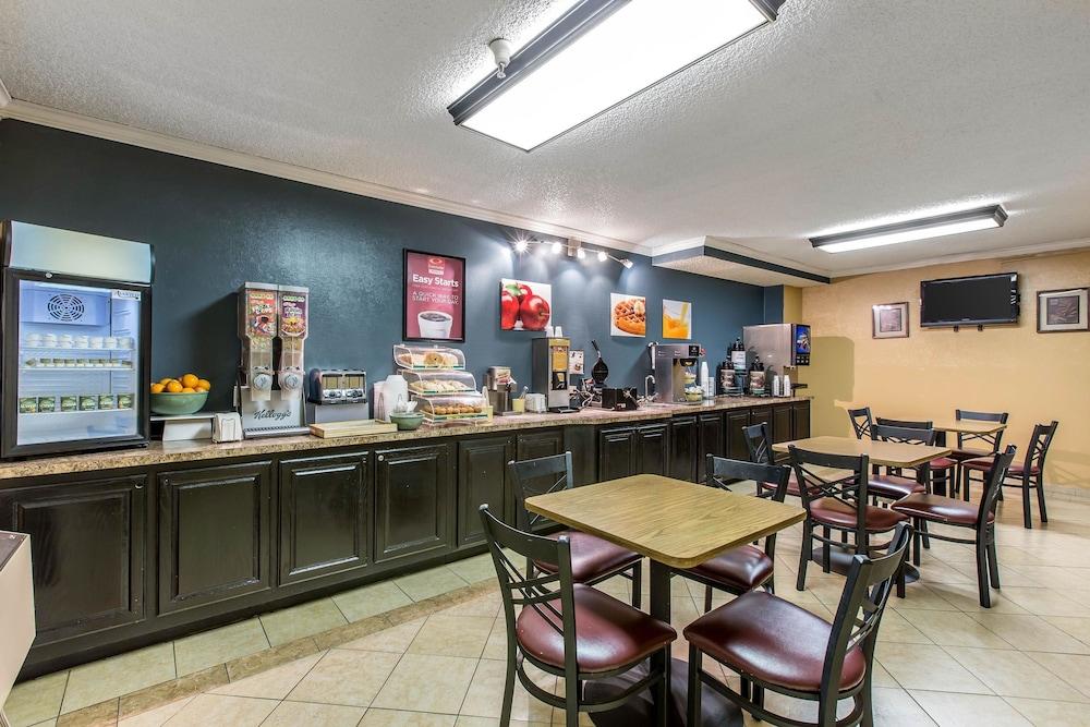 Econo Lodge Inn & Suites Riverside - Corona מראה חיצוני תמונה